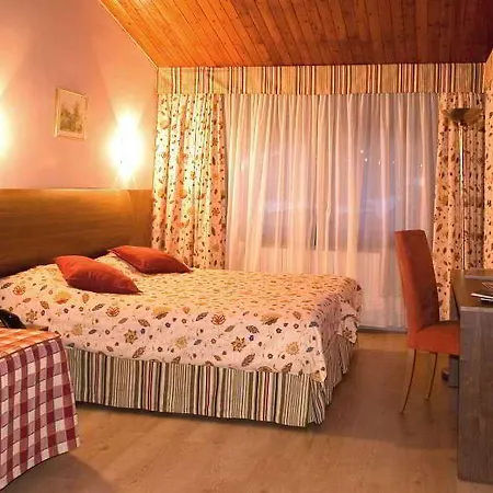Guillem & 4* Encamp