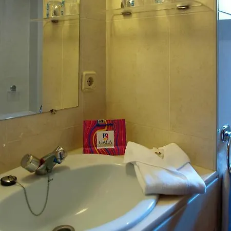 Otel Guillem & 4*