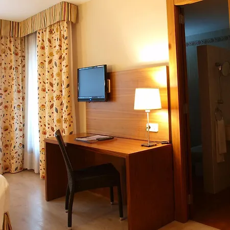 Otel Guillem & 4*