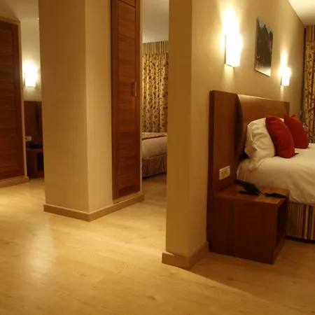 Guillem & Otel Encamp